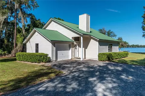 286 Riley Lake Dr, Hawthorne, FL 32640