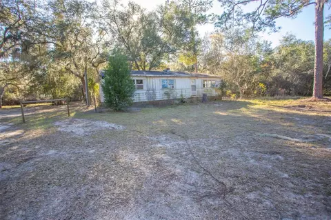 165 Indian Lakes Rd, Hawthorne, FL 32640