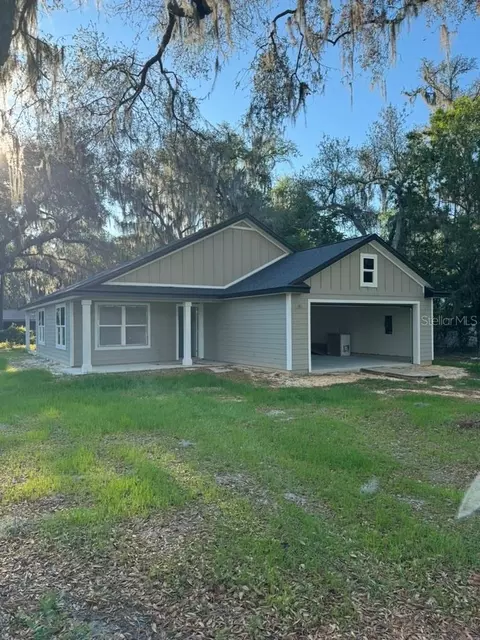 8647 Ridge Rd, Melrose, FL 32666