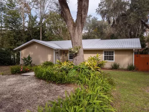 1020 NE 7th Pl, Gainesville, FL 32601