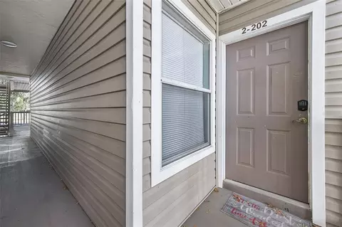 4000 SW 23rd St #2-202, Gainesville, FL 32608