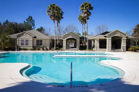 3705 SW 27th St #215, Gainesville, FL 32608