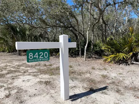 8420 Riverview Rd, Fanning Springs, FL 32693