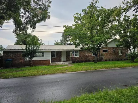 310 NE 2nd Ave, Trenton, FL 32693