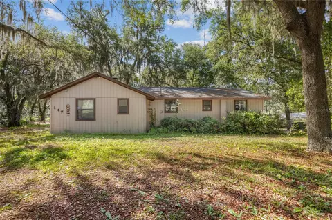 147 Silver Lake Dr, Hawthorne, FL 32640