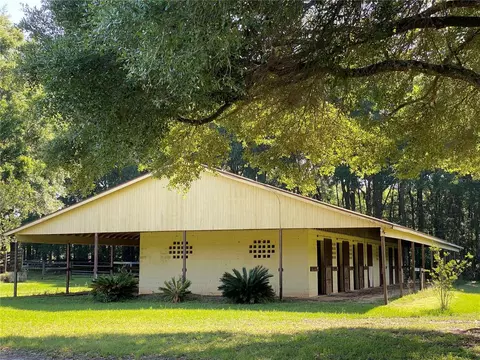 Exterior - 1801 NE 77th St, Ocala, FL 34479 photo 2 of 2