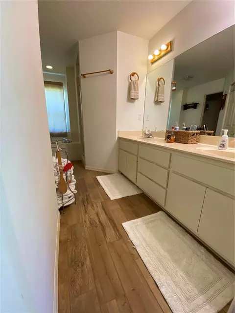 Bath - 1801 NE 77th St, Ocala, FL 34479 photo 1 of 3