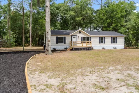 667 Davis St, Bronson, FL 32621