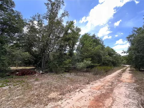 221 Indianapolis St, Hawthorne, FL 32640