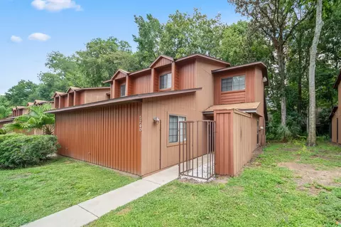 5740 SW 8th Pl, Gainesville, FL 32607