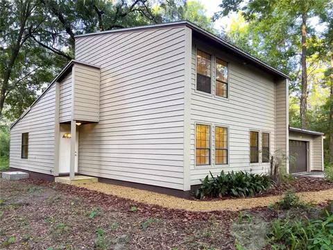 611 NW 79th Dr, Gainesville, FL 32607