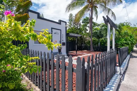 425 N D St, Lake Worth, FL 33460