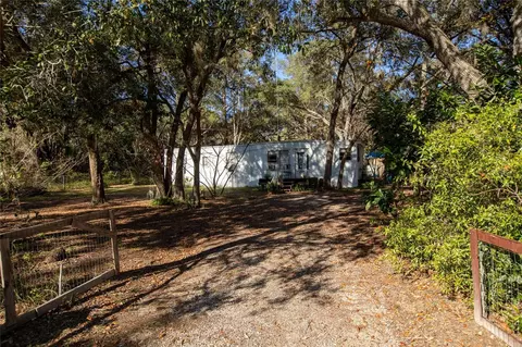 270 Bay St, Hawthorne, FL 32640