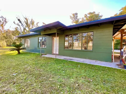 104 South St, Melrose, FL 32666