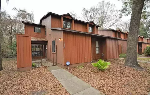 5850 SW 9th Pl, Gainesville, FL 32607