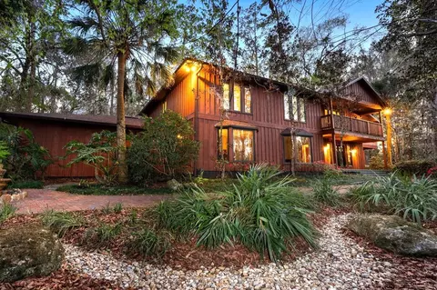 2626 NW 7th Rd, Gainesville, FL 32607
