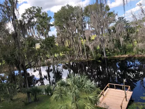 216 Little Orange Lake Dr, Hawthorne, FL 32640