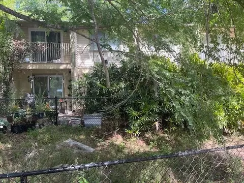 1015 SW 9th St #B22, Gainesville, FL 32601