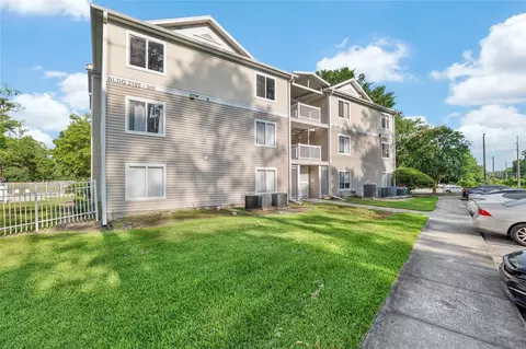 4000 SW 23rd St #2-305, Gainesville, FL 32608