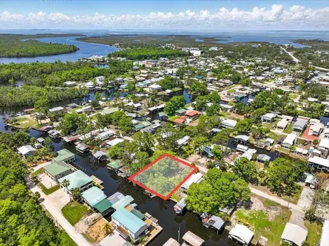355 SE 241 St, Suwannee, FL 32692