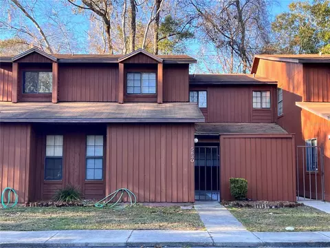 5830 SW 9th Pl, Gainesville, FL 32607
