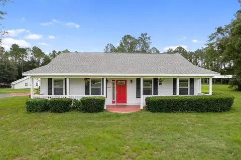 9910 S Santa Fe Ave, Trenton, FL 32693