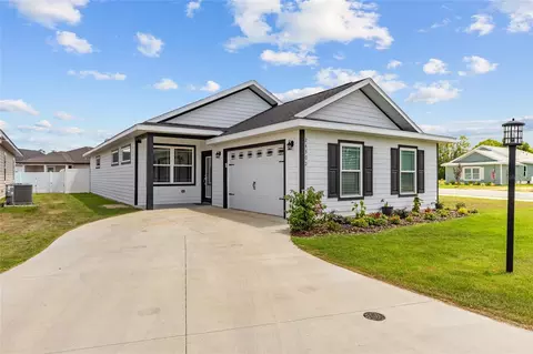 24302 SW 18th Ln, Newberry, FL 32669