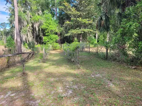Exterior - 8465 NW 186th St, Reddick, FL 32686 photo 13 of 30