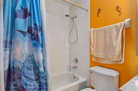 Bath - 8465 NW 186th St, Reddick, FL 32686 photo 2 of 3