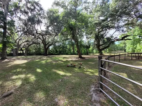 Exterior - 8465 NW 186th St, Reddick, FL 32686 photo 23 of 30