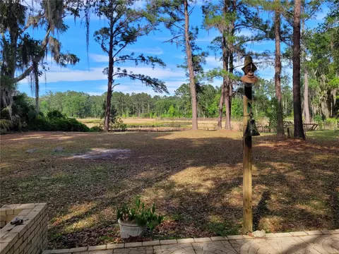Exterior - 8465 NW 186th St, Reddick, FL 32686 photo 17 of 30