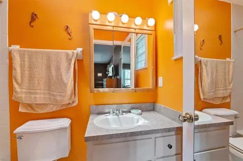 Bath - 8465 NW 186th St, Reddick, FL 32686 photo 1 of 3