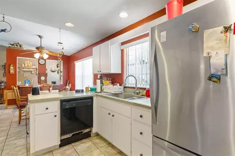 Kitchen - 8465 NW 186th St, Reddick, FL 32686 photo 1 of 2