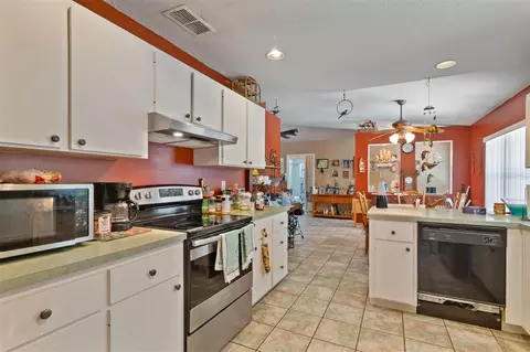 Kitchen - 8465 NW 186th St, Reddick, FL 32686 photo 2 of 2