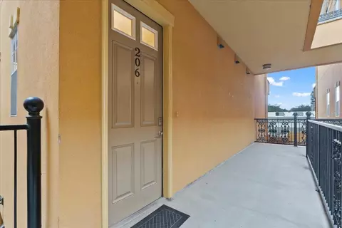 325 NW 14th St #206, Gainesville, FL 32603