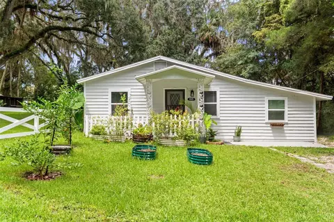 6025 Avenue J, Mcintosh, FL 32664