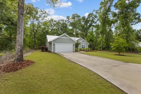 9300 Emily Dr, Fanning Springs, FL 32693