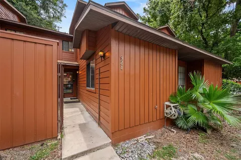 921 SW 57th Dr, Gainesville, FL 32607