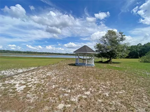 148 Swan Lake Dr, Melrose, FL 32666