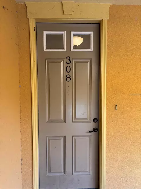 325 NW 14th St #308, Gainesville, FL 32603