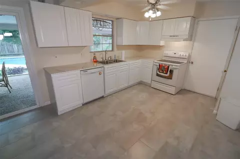 Kitchen - 3442 Red Oak Cir E, Orange Park, FL 32073 photo 2 of 2