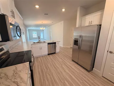 Kitchen - 3291 E Iris Ln, Bell, FL 32619 photo 6 of 7