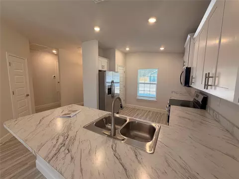 Kitchen - 3291 E Iris Ln, Bell, FL 32619 photo 5 of 7