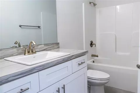 Bath - 3291 E Iris Ln, Bell, FL 32619 photo 3 of 4