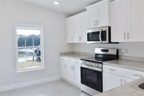 Kitchen - 3291 E Iris Ln, Bell, FL 32619 photo 1 of 7