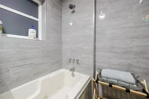 Bath - 7 Neptune Park Dr, Ormond Beach, FL 32176 photo 7 of 8