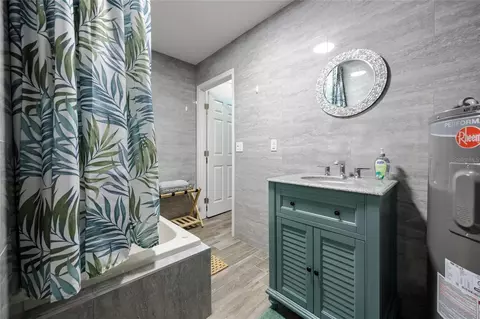 Bath - 7 Neptune Park Dr, Ormond Beach, FL 32176 photo 8 of 8