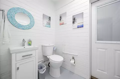 Bath - 7 Neptune Park Dr, Ormond Beach, FL 32176 photo 3 of 8