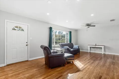 Living - 220 SE 28th Ave, Ocala, FL 34471 photo 2 of 3