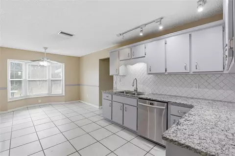 Kitchen - 3940 SW 134th St, Ocala, FL 34473 photo 4 of 4
